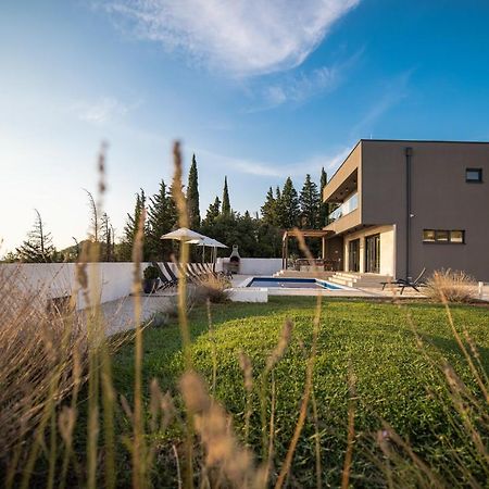 Royal Promons - Heated Pool Villa Stari Grad Kültér fotó