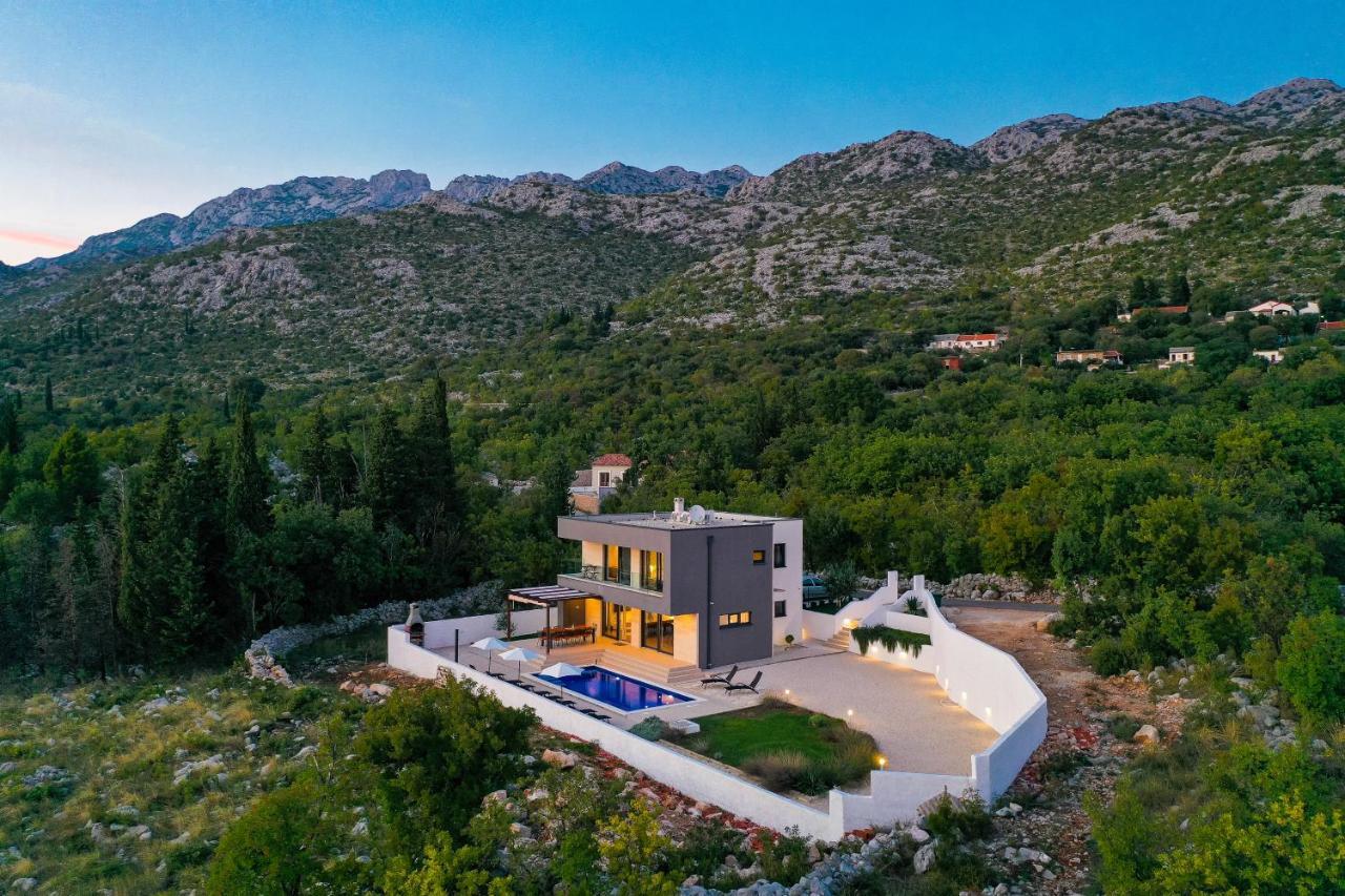 Royal Promons - Heated Pool Villa Stari Grad Kültér fotó