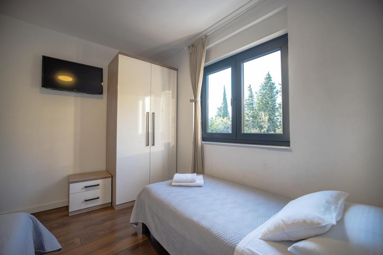 Royal Promons - Heated Pool Villa Stari Grad Kültér fotó