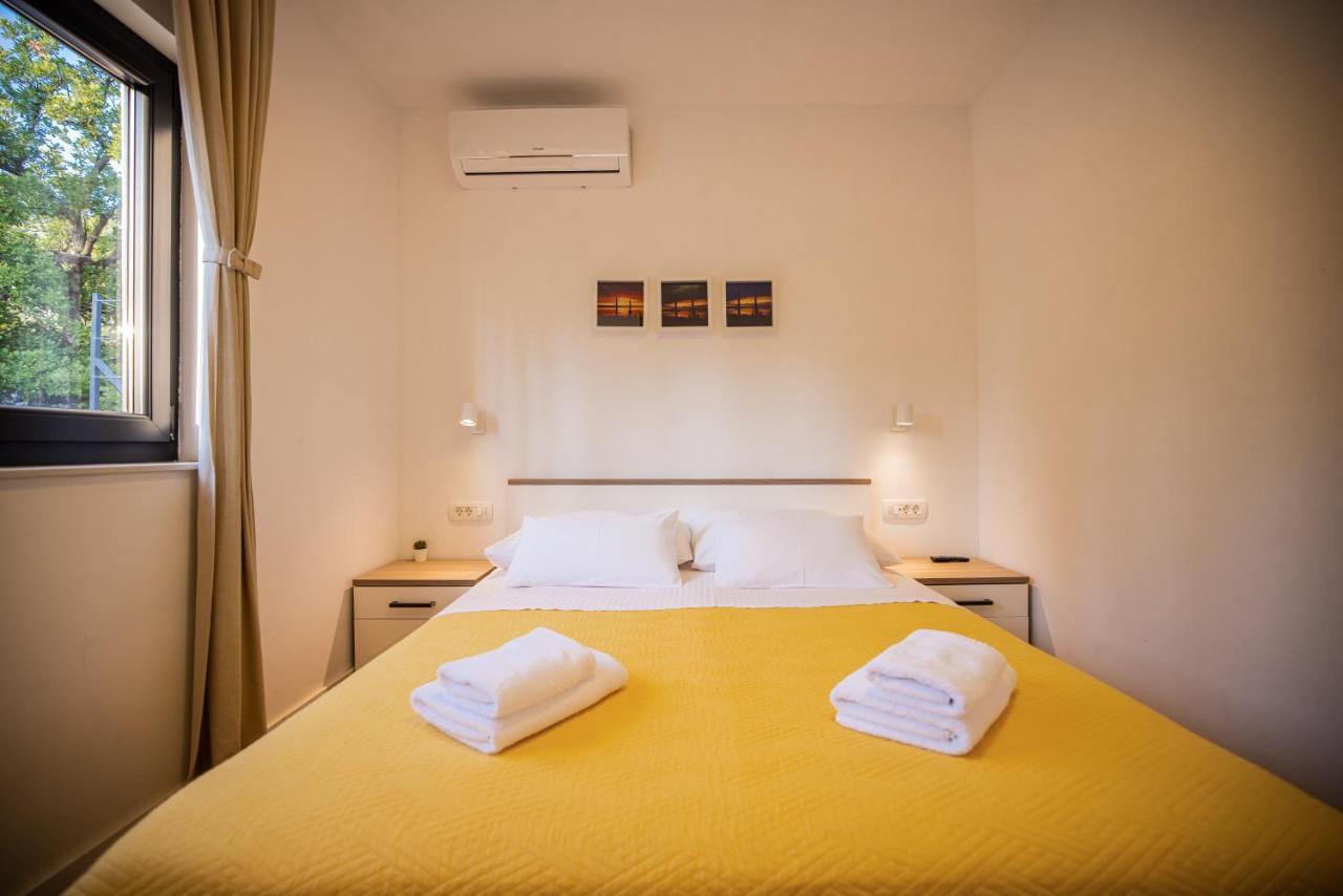 Royal Promons - Heated Pool Villa Stari Grad Kültér fotó