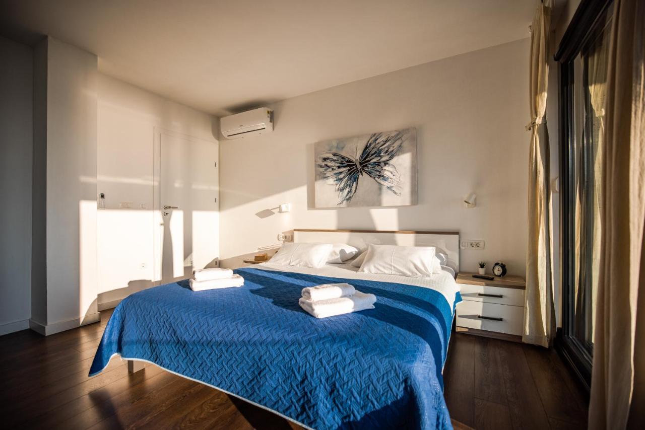 Royal Promons - Heated Pool Villa Stari Grad Kültér fotó