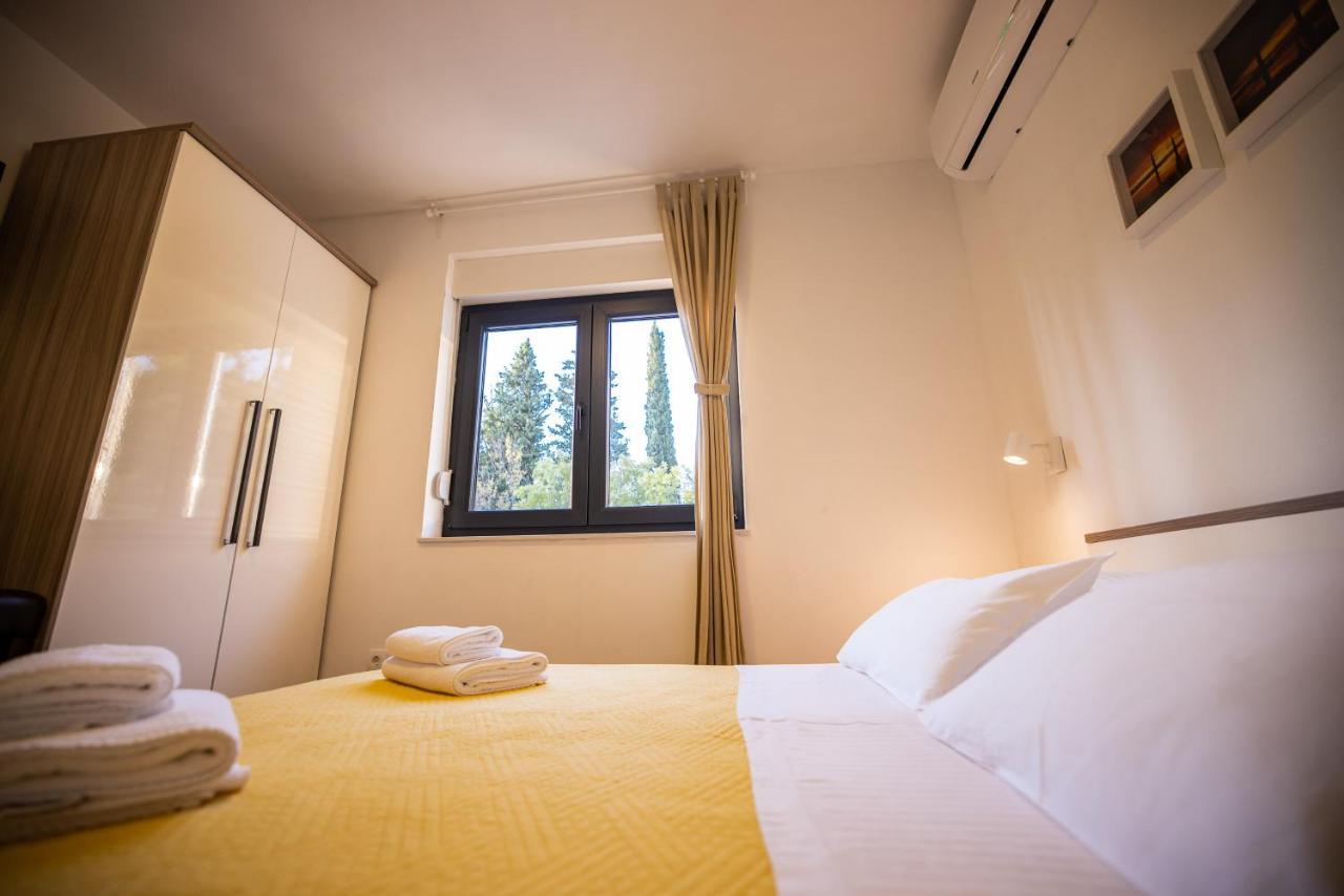 Royal Promons - Heated Pool Villa Stari Grad Kültér fotó